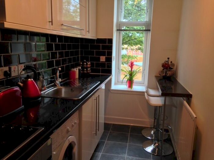2 Bedroom Flat To Rent In Seedhill Road, Renfrewshire, PA1
