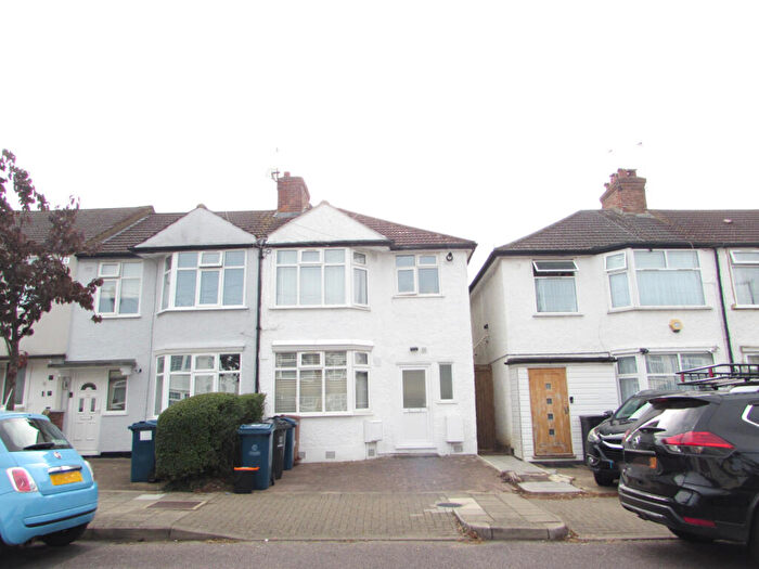 1 Bedroom Flat To Rent In Athelstone Road, Harrow, Middlesex, HA3