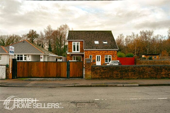 4 Bedroom Detached House For Sale In Pantyffynnon Road, Ammanford, Carmarthenshire, SA18