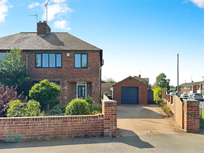 3 Bedroom Semi-Detached House For Sale In Long Lane, Carlton-In-Lindrick, Worksop, S81