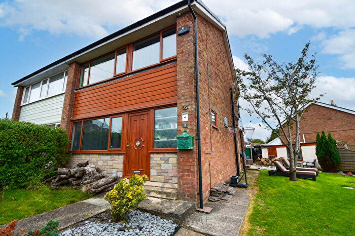 3 Bedroom Semi-Detached House For Sale In Marlborough Avenue, Warton, Preston, PR4