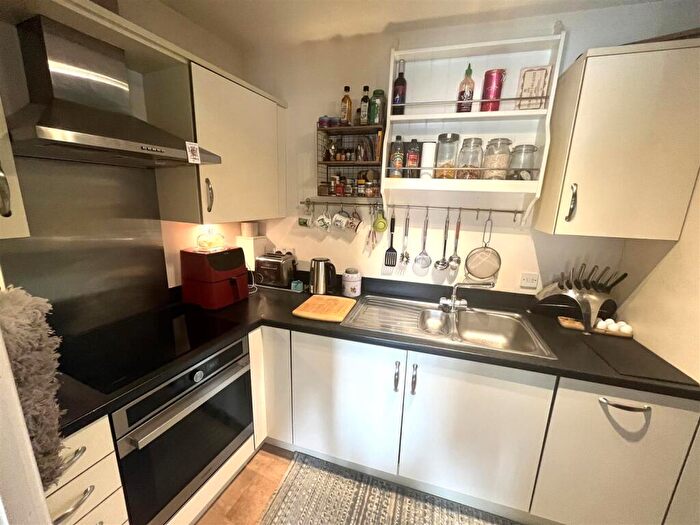 Studio For Sale In Post Office Lane, Wantage, Oxfordshire, OX12