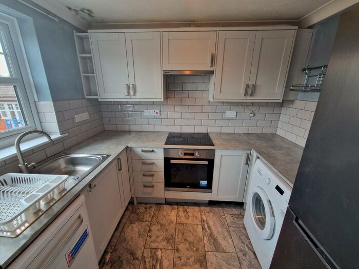 2 Bedroom Apartment To Rent In Earls Meade, Luton, LU2