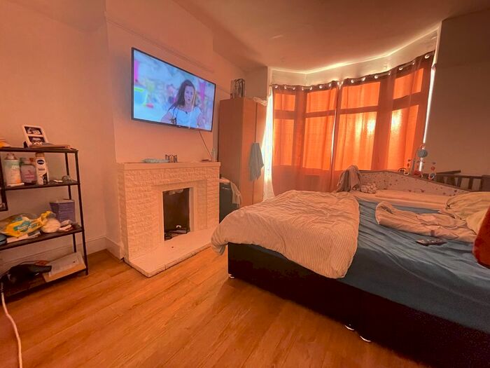 1 Bedroom Flat To Rent In Ardleigh Green Road, Hornchurch, RM11