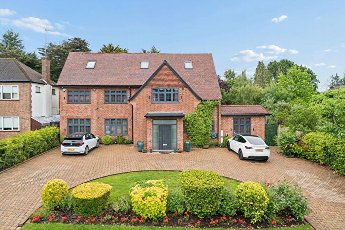 5 Bedroom Detached House For Sale In Gatehill Road, Northwood, HA6