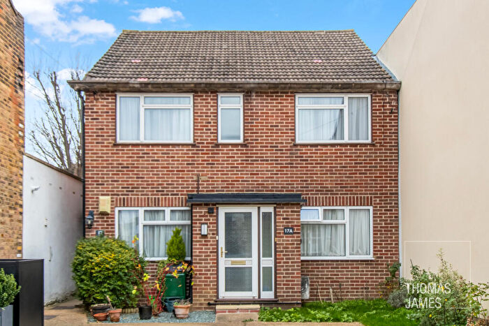 2 Bedroom Apartment For Sale In Highfield Road, London, N21