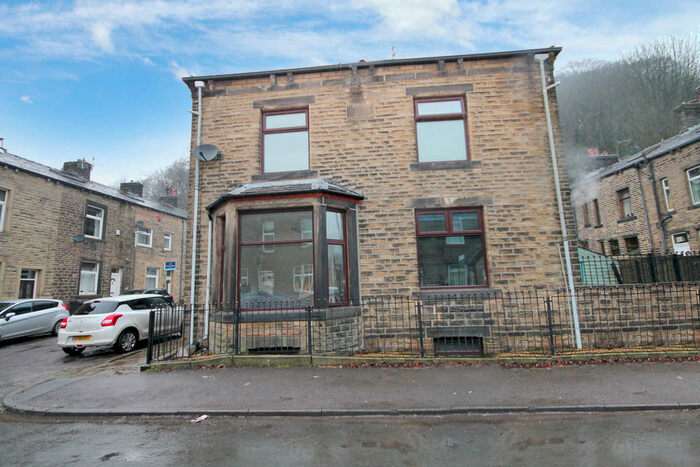 3 Bedroom End Of Terrace House To Rent In Stannally Street, Todmorden, OL14