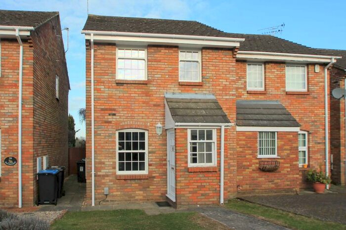 2 Bedroom Semi-Detached House To Rent In Grove Gardens, Tring, HP23