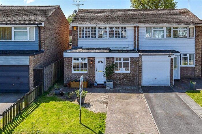 4 Bedroom Semi-Detached House For Sale In Knaves Acre, Headcorn, Kent, TN27