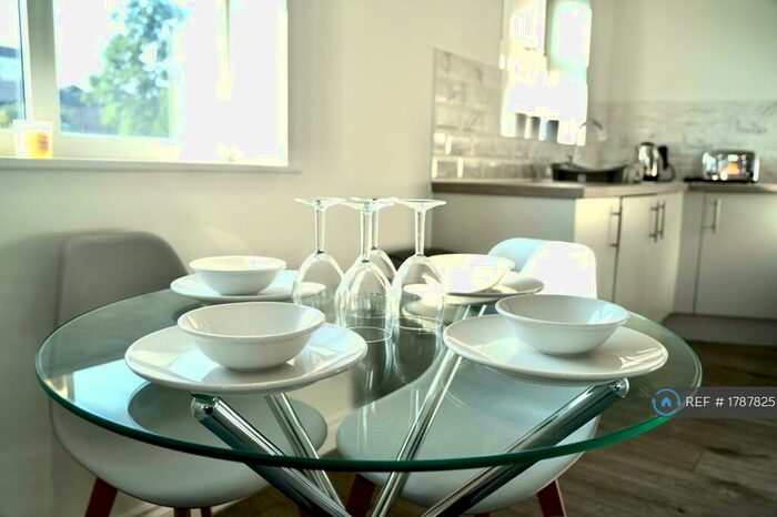 2 Bedroom Flat To Rent In Palgrave Road, Bedford, MK42