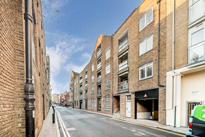 2 Bedroom Flat To Rent In Narrow Street, Limehouse, E14