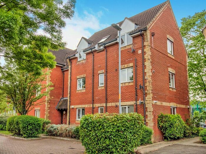 2 Bedroom Flat To Rent In Lupin Close, Romford, RM7