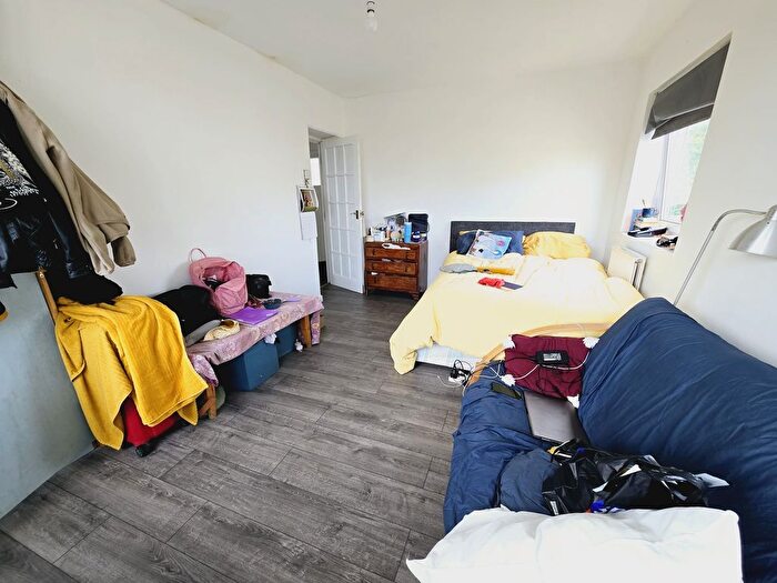 3 Bedroom Flat To Rent In Highbury Quadrant, Highbury, N5