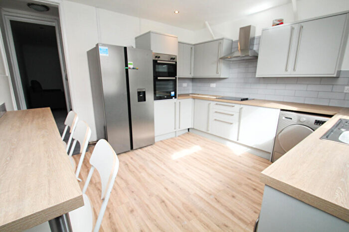 5 Bedroom Terraced House To Rent In Burley Lodge Road, Hyde Park, Leeds, LS6