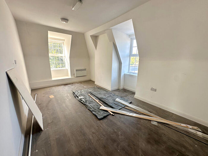 2 Bedroom Flat To Rent In High Street, Ruislip, Greater London, HA4