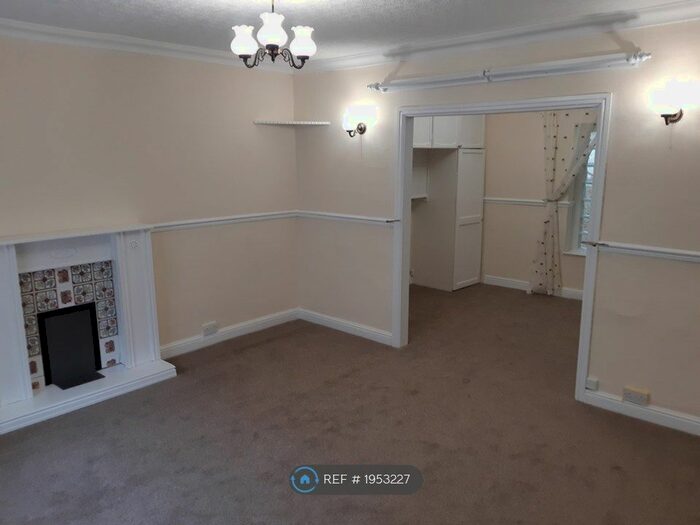2 Bedroom Flat To Rent In Chapel Street, Abergele, LL22
