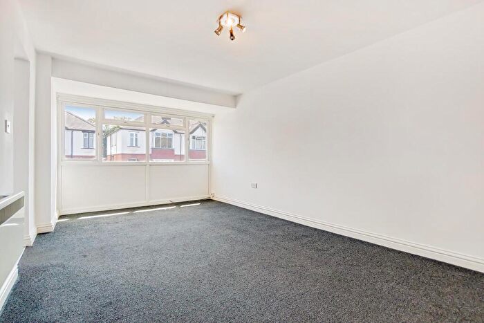 2 Bedroom Maisonette To Rent In St Philips Avenue, Worcester Park, KT4