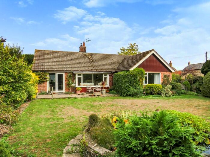 Houses for sale & to rent in IP26 4NG, Mill Drift, Denton Thetford