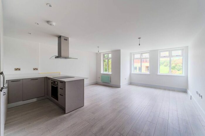 1 Bedroom Flat To Rent In Hydethorne Heights, Croydon, South Croydon, CR2