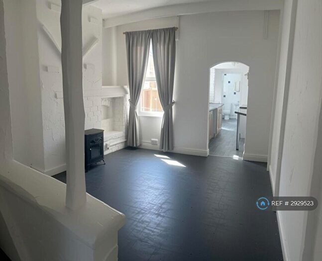3 Bedroom Terraced House To Rent In Cope Street, Nottingham, NG7
