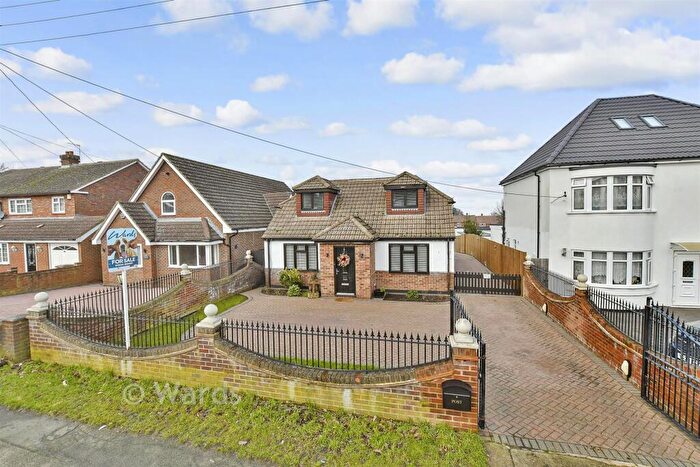 4 Bedroom Chalet For Sale In Chestnut Avenue, Walderslade, Chatham, Kent, ME5