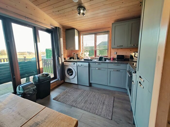 3 Bedroom Chalet To Rent In Brookes Lane, Derby, DE65