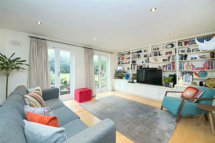 2 Bedroom Maisonette To Rent In Saint Paul's Road, Canonbury, London, N1