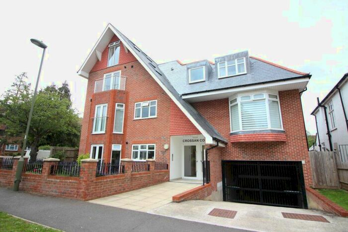 3 Bedroom Flat To Rent In Crossan Court, Stonegrove, Edgware, HA8