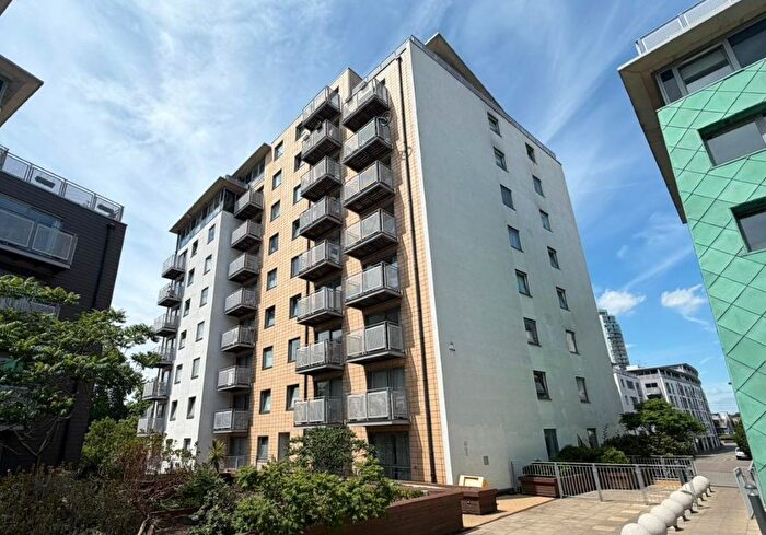2 Bedroom Flat For Sale In Flat Colorado Building, Deals Gateway, Lewisham, London, SE13