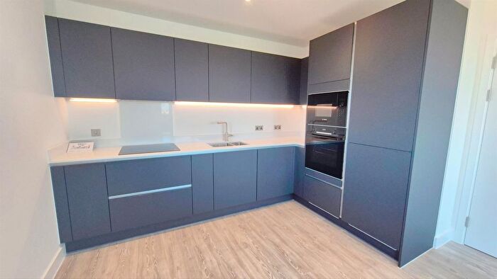 2 Bedroom Flat To Rent In Appledore Court, Hounslow, TW3