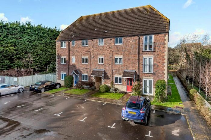 2 Bedroom Flat To Rent In Willow Brook, Abingdon, OX14