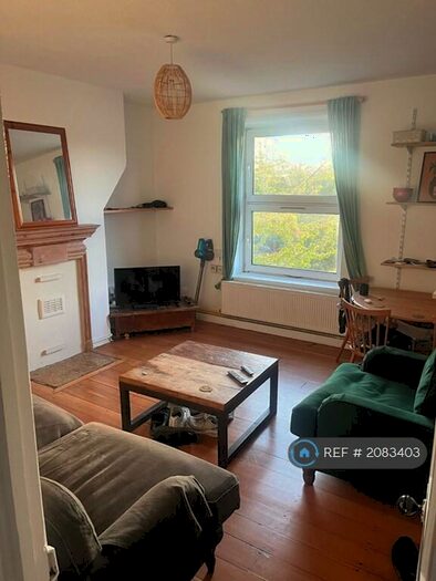 2 Bedroom Flat To Rent In Waterloo Gardens, London, E2