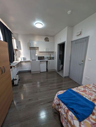 1 Bedroom Flat To Rent In Studio Flat To Let, IG1