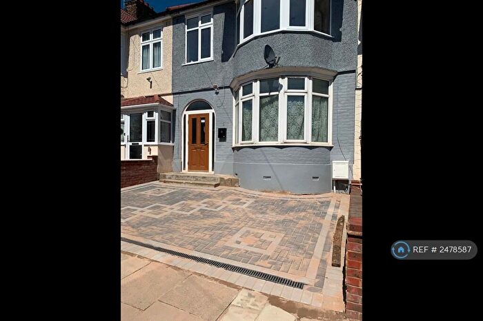 3 Bedroom Terraced House To Rent In Thornhill Gardens, London, IG11