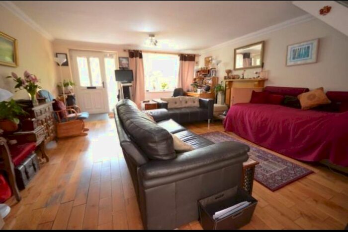 3 Bedroom Flat To Rent In Water Lane, London, GU9
