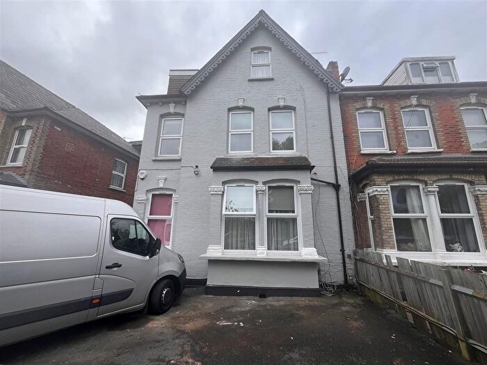 2 Bedroom Flat To Rent In Sunningfields Road, London, NW4