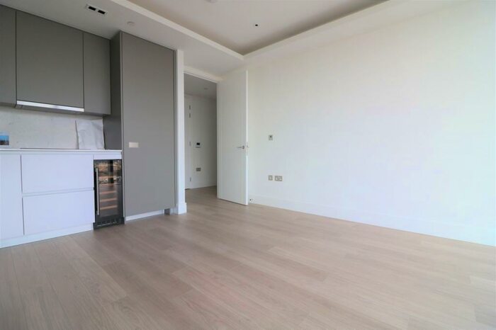 2 Bedroom Apartment To Rent In Carrara Tower, City Road, Bollinder Place, Islington, Old Street, London, EC1V