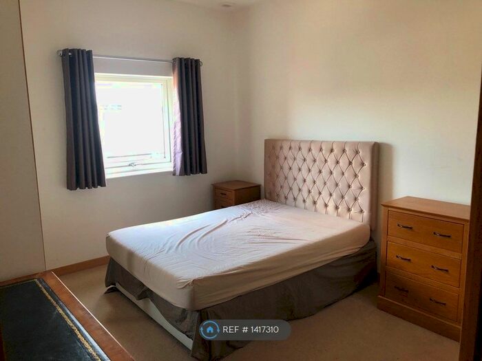 2 Bedroom Flat To Rent In Saxton Close, Grays, RM17