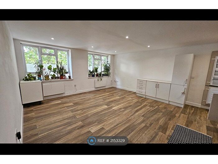 2 Bedroom Flat To Rent In Queensway, Bletchley, Milton Keynes, MK2