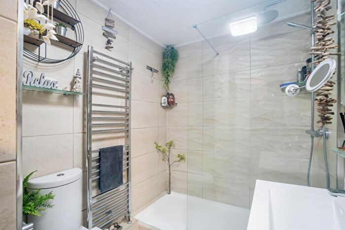 1 Bedroom Flat For Sale In Elmer Road, Bognor Regis, PO22