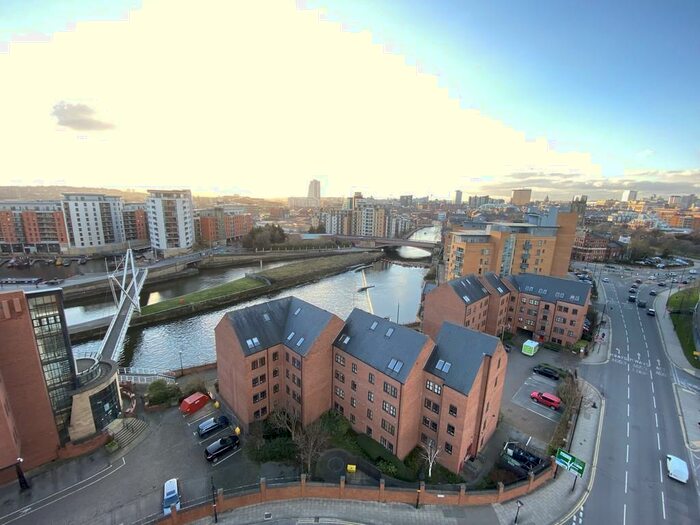 2 Bedroom Apartment To Rent In Trinity One, Leeds City Centre, LS9