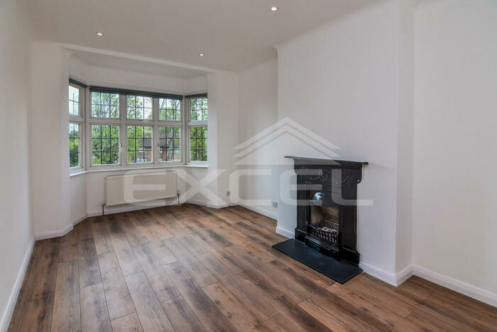 2 Bedroom Apartment To Rent In Ellerton Lodge, East End Road, Finchley Central, N3