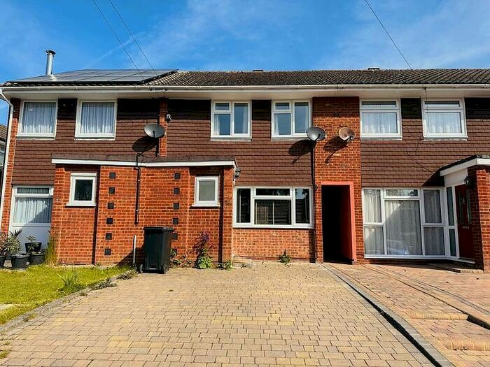 3 Bedroom House To Rent In Bedroom Terraced House In Oxted, RH8