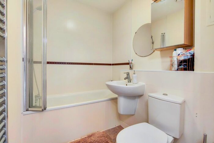 1 Bedroom Flat To Rent In Worton Way, Hounslow, TW3