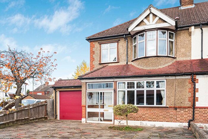 3 Bedroom End Of Terrace House For Sale In Ernest Close, Beckenham, BR3