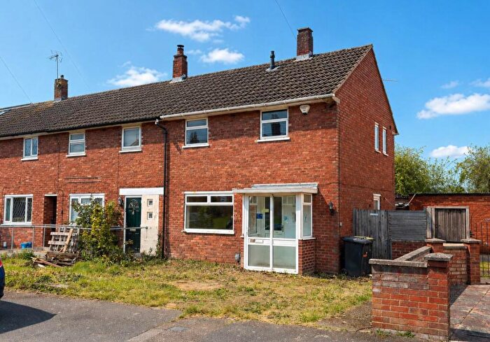 2 Bedroom End Of Terrace House For Sale In Dewsbury Road, Luton, Bedfordshire, LU3