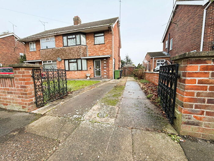 3 Bedroom Semi Detached House For Sale In Mount Drive, Wisbech, PE13