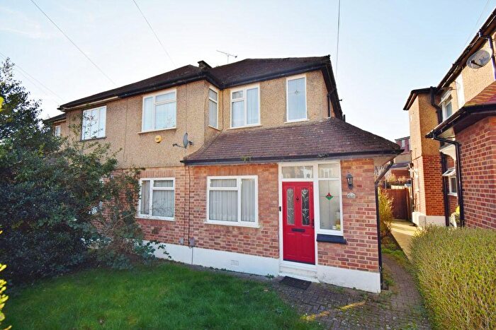 2 Bedroom Maisonette For Sale In Alandale Drive, Pinner, HA5