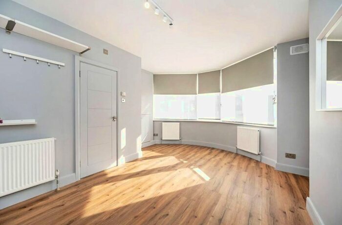 Studio To Rent In Hodford Road, Golders Green, London, NW11