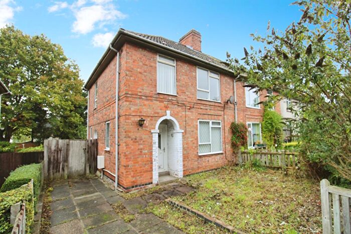 3 Bedroom Semi-Detached House For Sale In Stonesby Avenue, Leicester, LE2